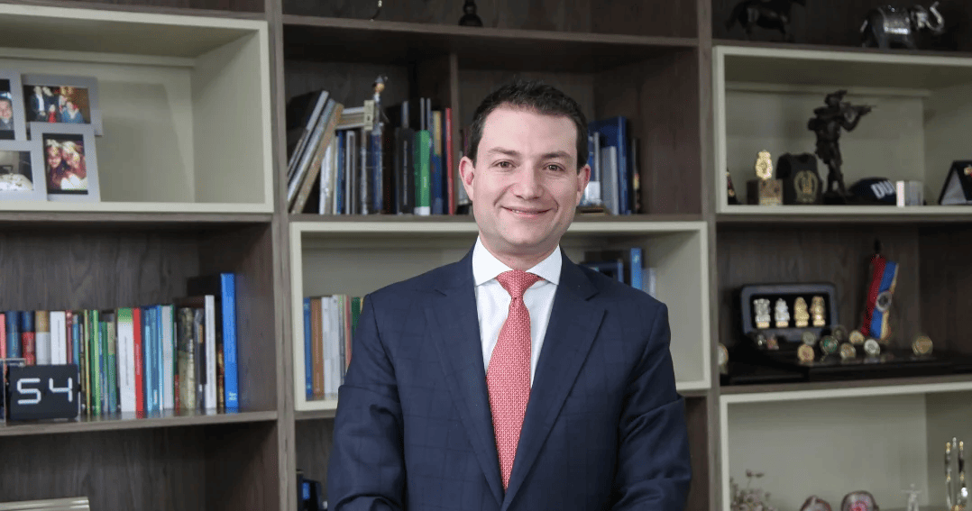 Tribunal exonera a Carlos Felipe Córdoba de acusaciones de plagio y ordena rectificación a periodista