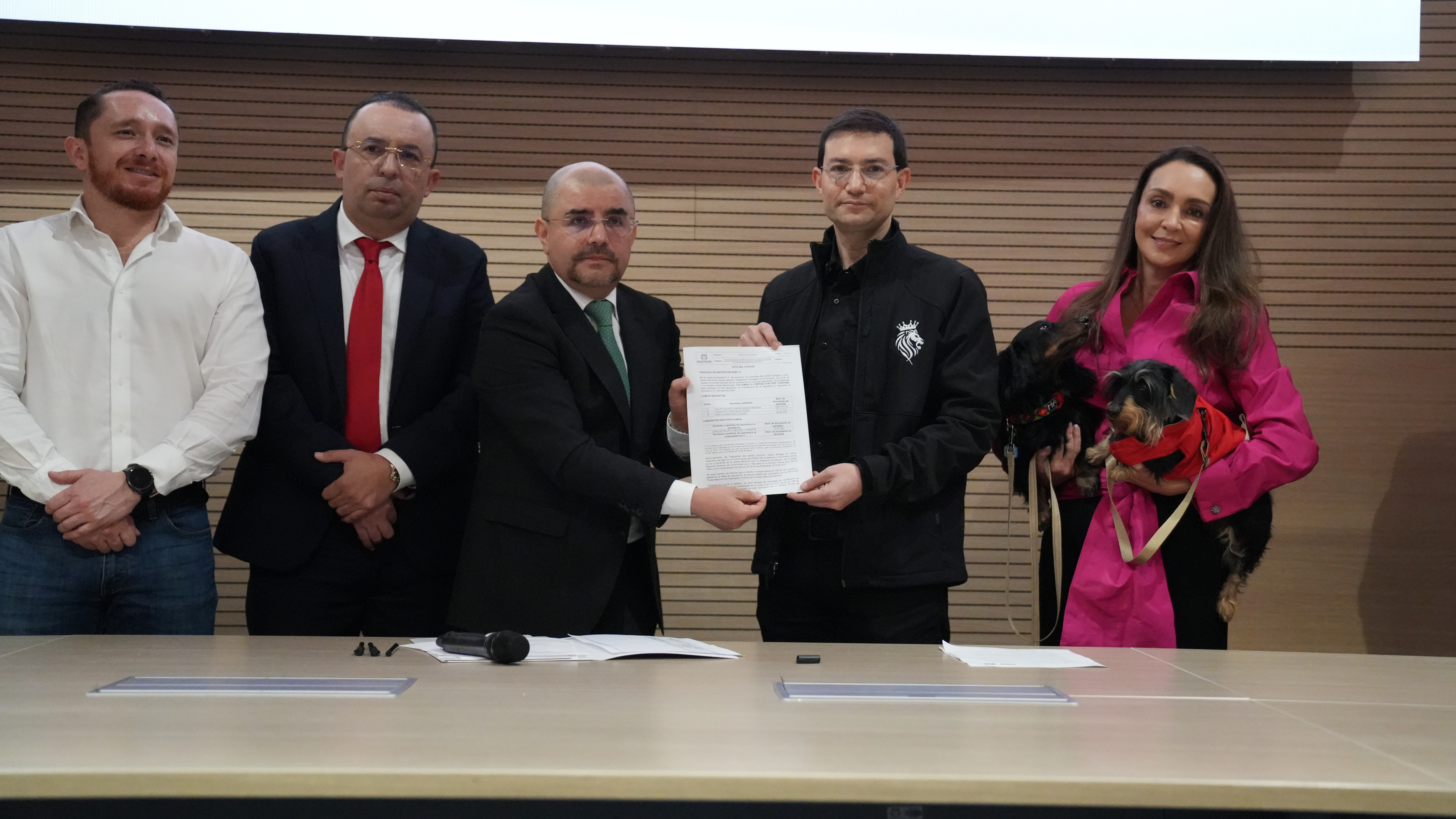 Felipe “Pipe” Córdoba inscribe su candidatura presidencial con el lema “Volvamos a Confiar”