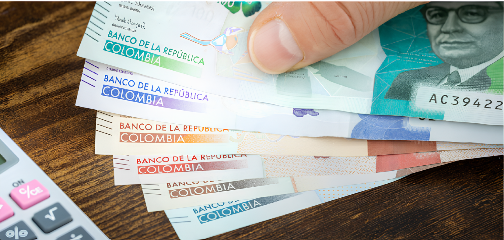 El salario mínimo de 2026 entra en debate: incertidumbre entre empresarios y más de siete millones de trabajadores