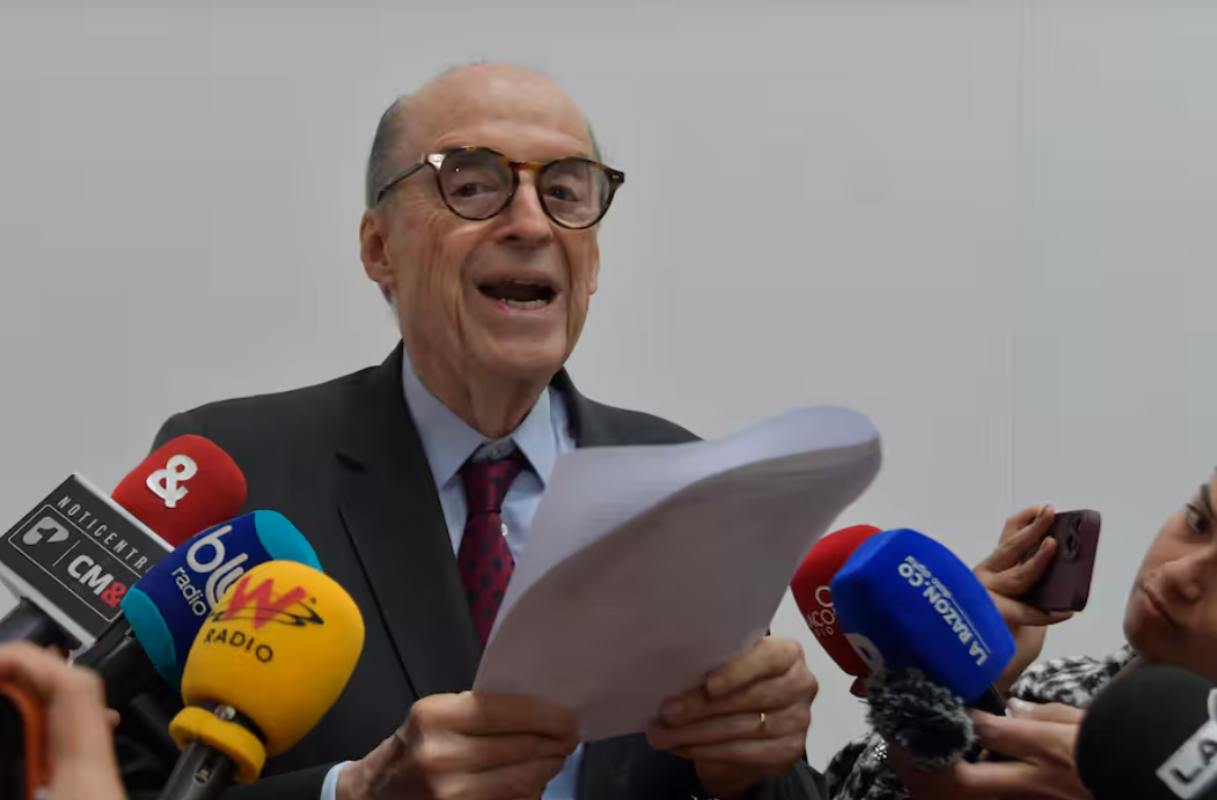 Álvaro Leyva rechaza cargos en caso de presuntas irregularidades en licitación de pasaportes