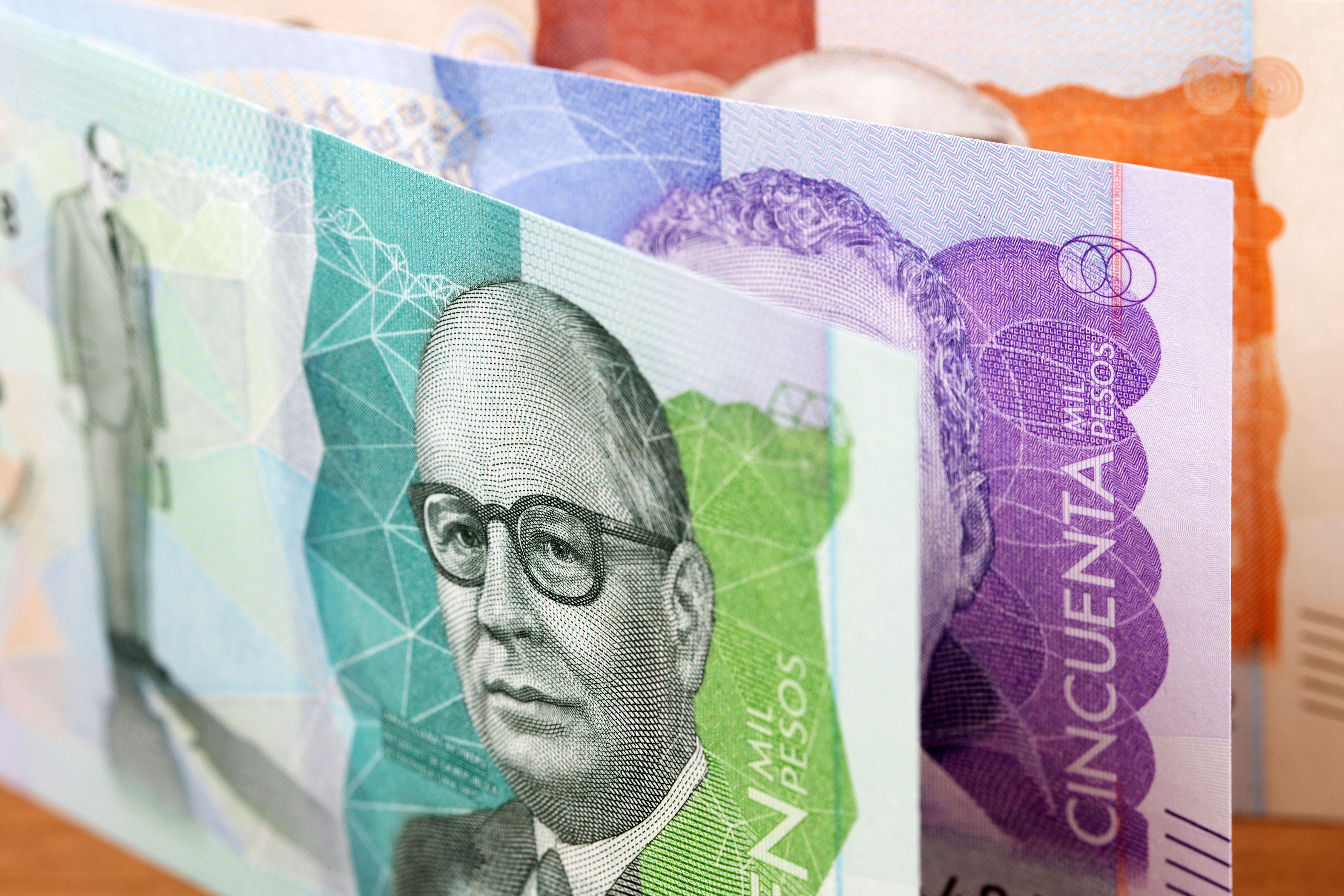 La suspensión del aumento del salario mínimo pone a prueba la solidez institucional y el rumbo económico del país