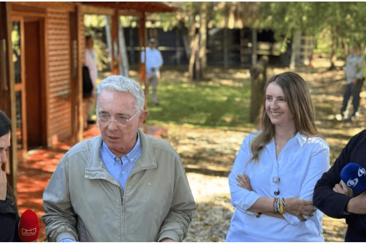 Paloma Valencia respaldó a Álvaro Uribe en Rionegro y desató una nueva confrontación política con Iván Cepeda y el petrismo